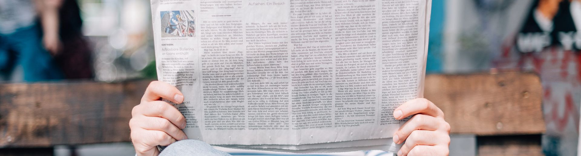 Mensch liest Zeitung