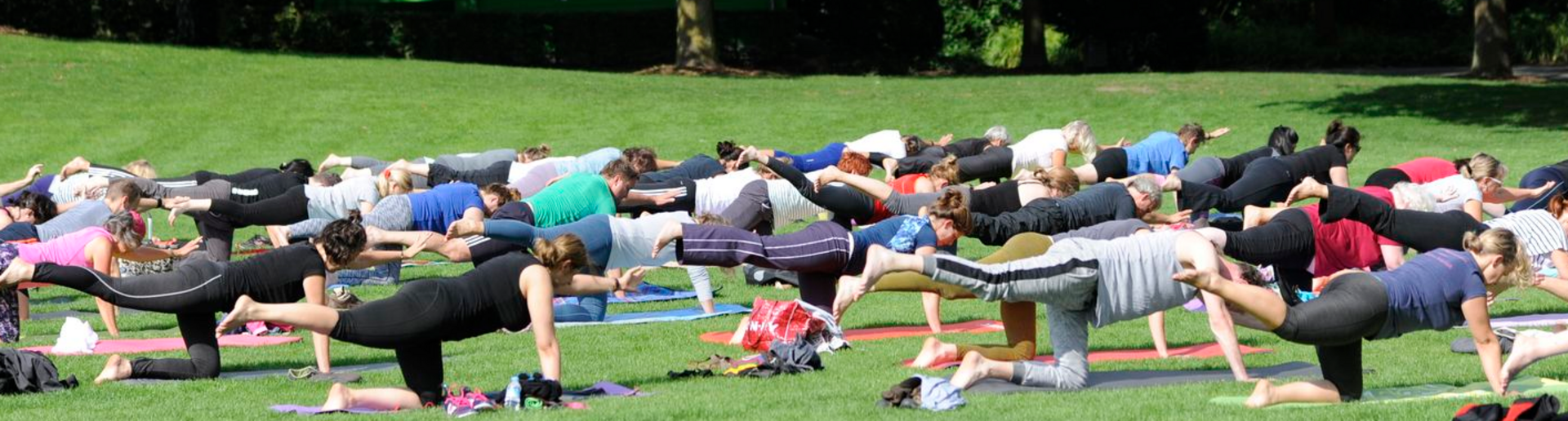 Viele Menschen machen Sport in der Müga